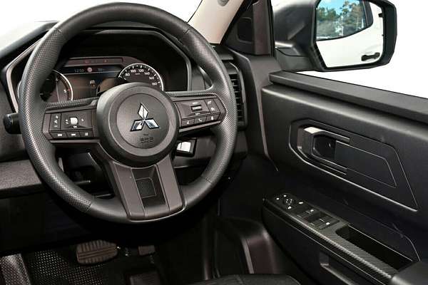 2025 Mitsubishi Triton GLX MV 4X4