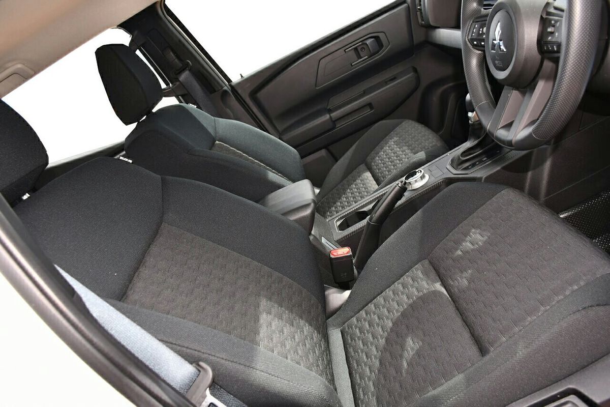 2025 Mitsubishi Triton GLX MV 4X4