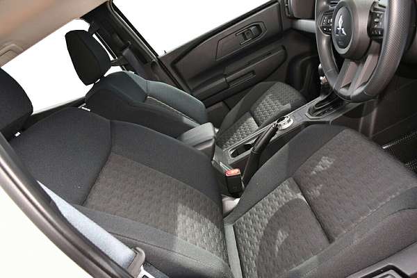 2025 Mitsubishi Triton GLX MV 4X4