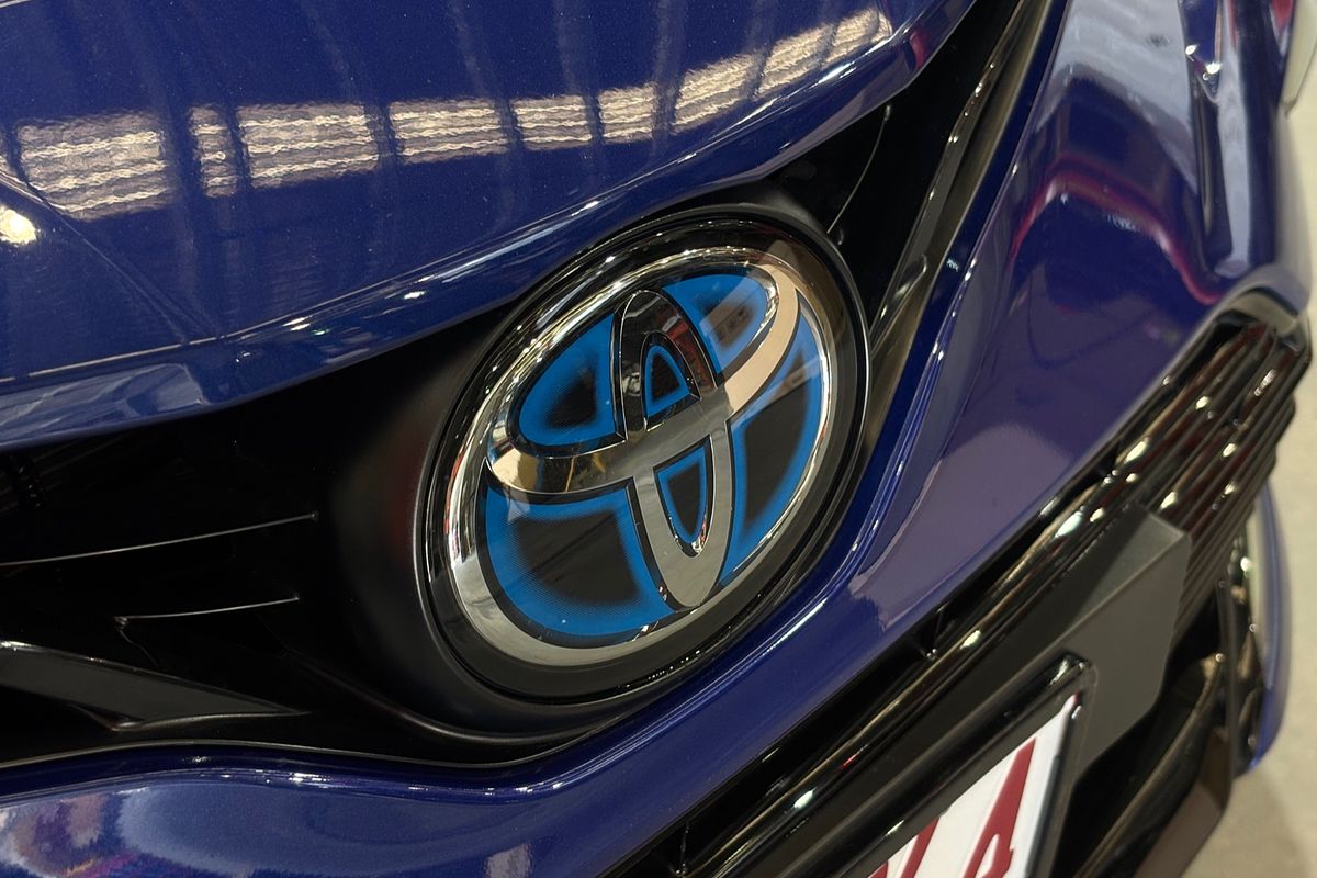2024 Toyota Camry Ascent AXVH70R