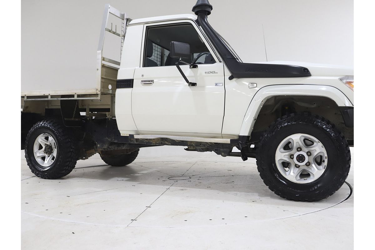 LC Military GXL 4.5L T Diesel Manual Single C/Chassis 7C71510 003