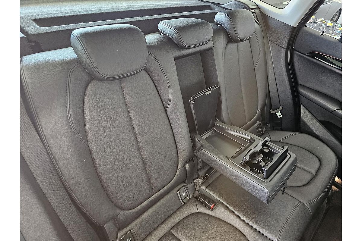 2016 BMW X1 sDrive18d F48