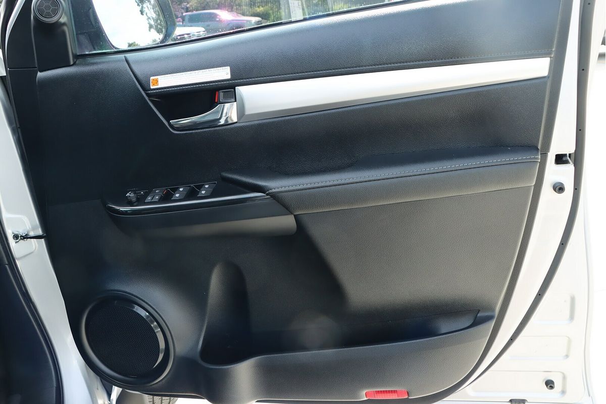 2024 Toyota Hilux SR5 GUN126R 4X4