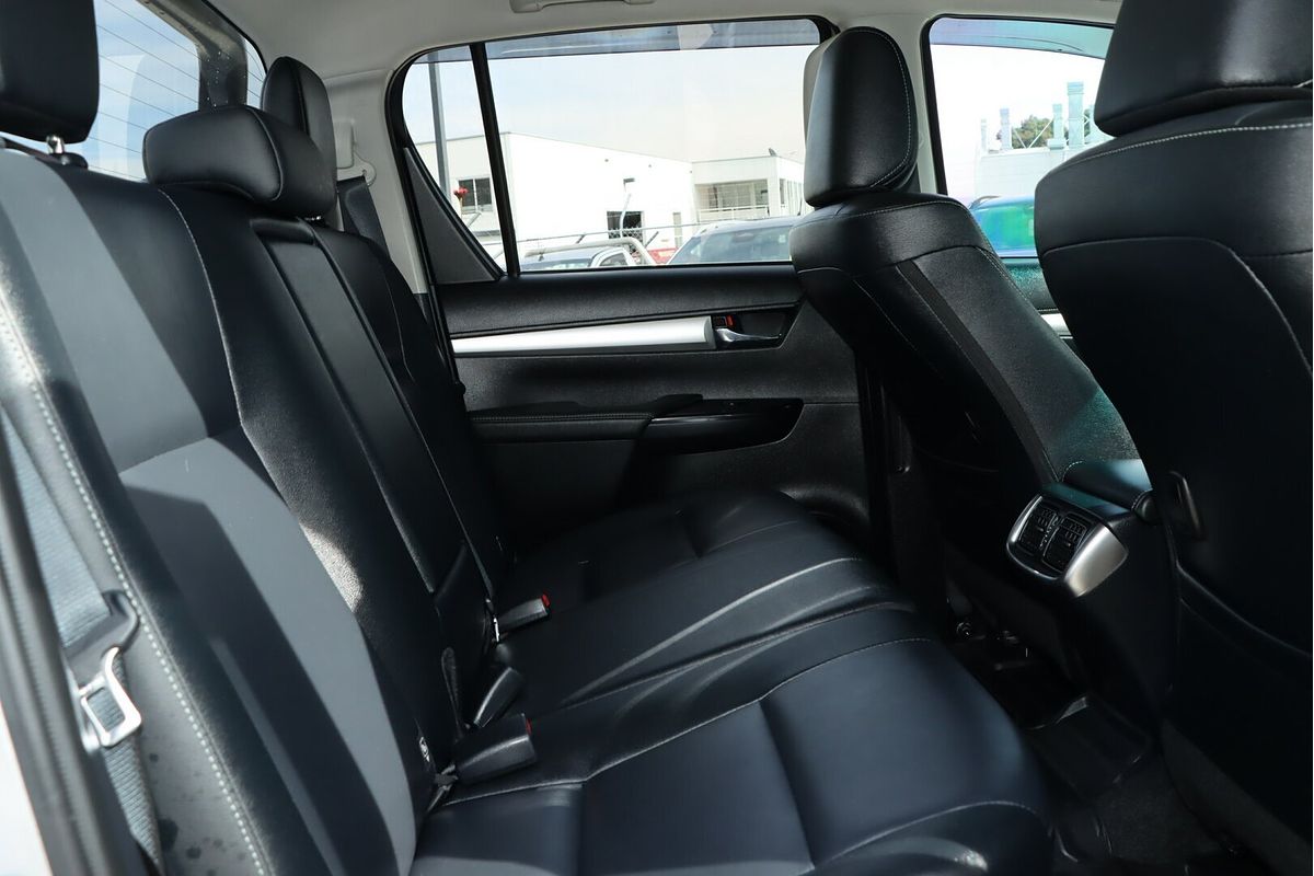2024 Toyota Hilux SR5 GUN126R 4X4