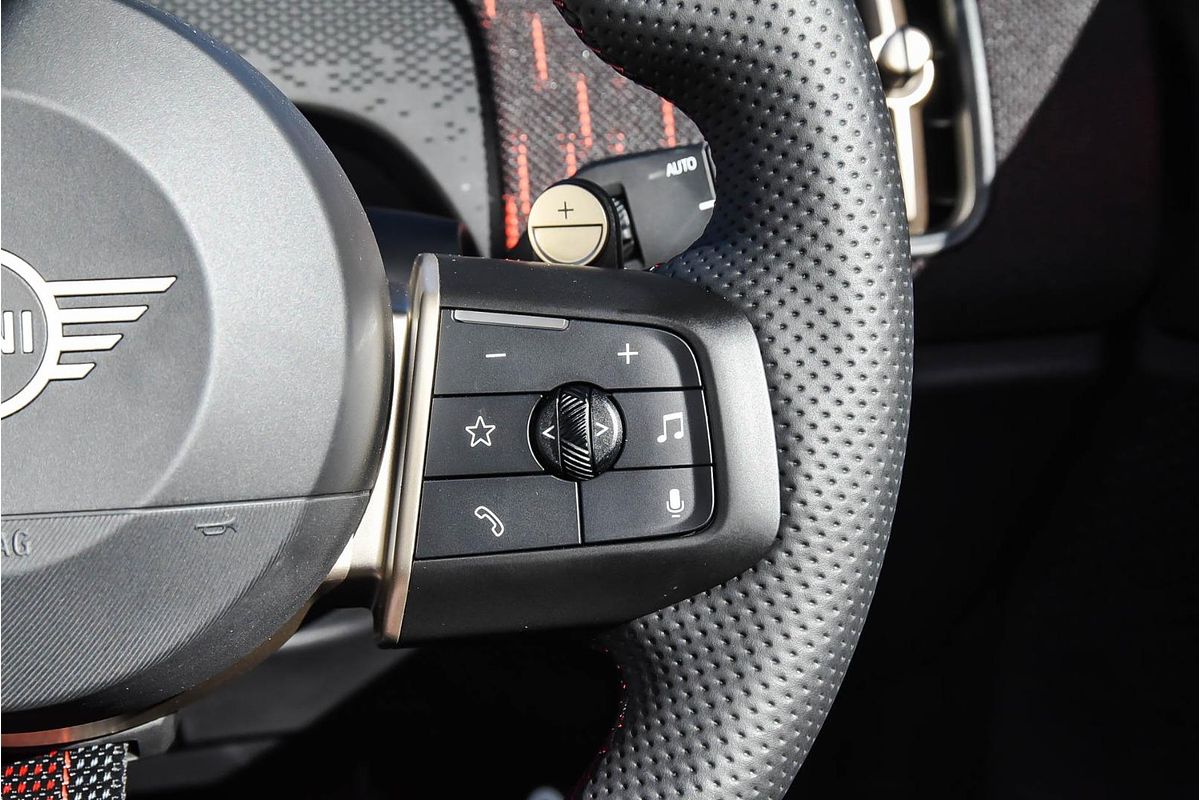 2025 MINI Countryman JCW Favoured U25