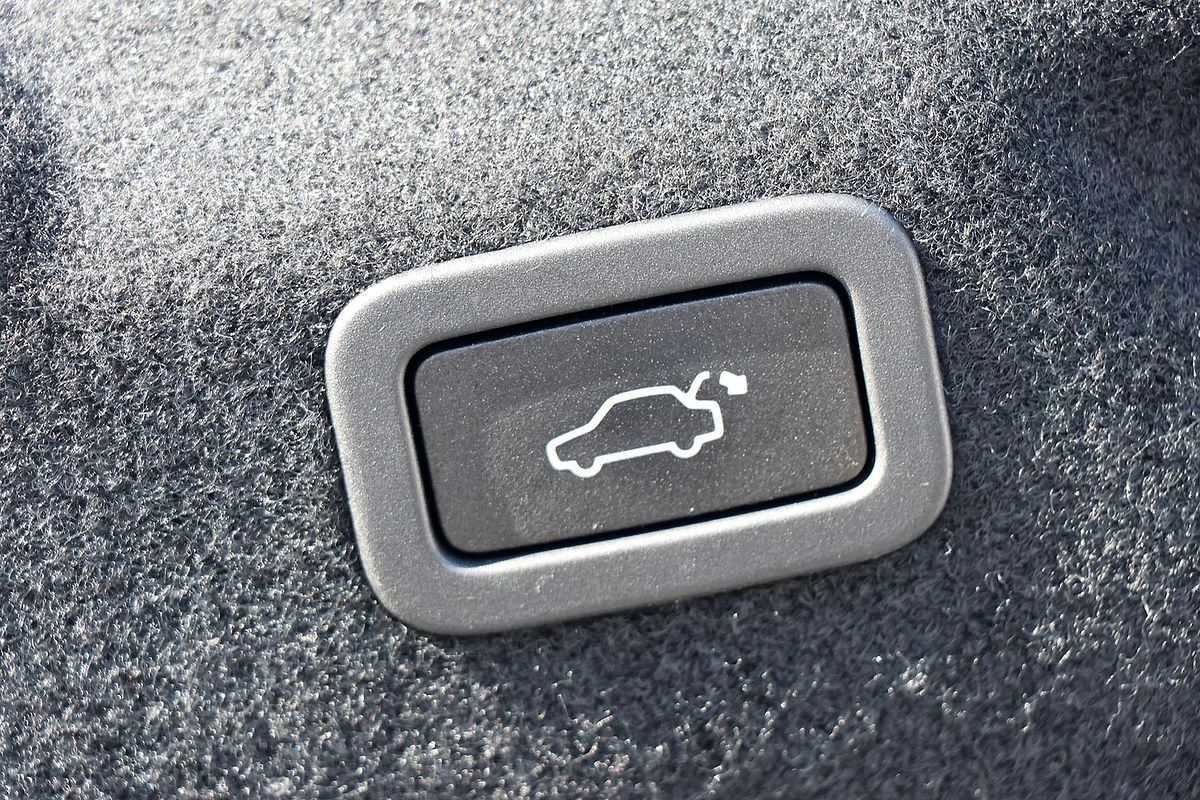 2015 Jaguar XE 25t Portfolio X760