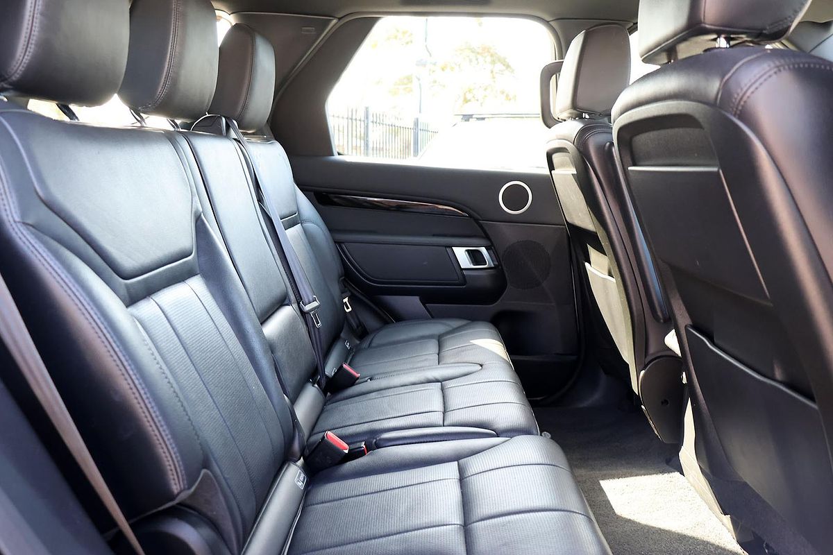 2019 Land Rover Discovery SD4 SE Series 5