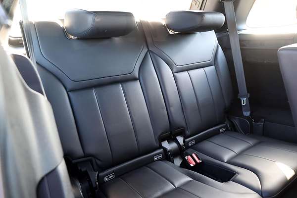 2019 Land Rover Discovery SD4 SE Series 5