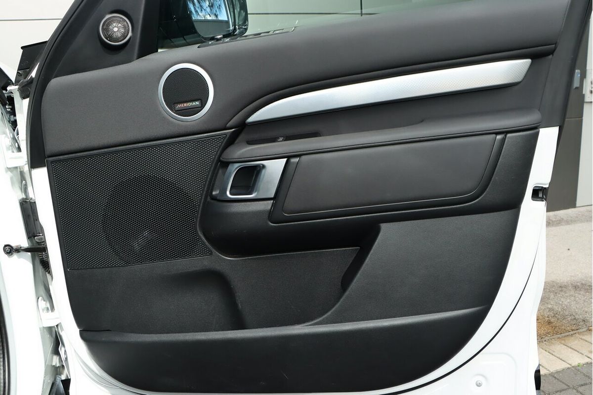 2020 Land Rover Discovery SD6 Landmark Edition Series 5