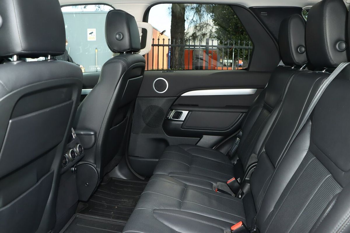 2020 Land Rover Discovery SD6 Landmark Edition Series 5