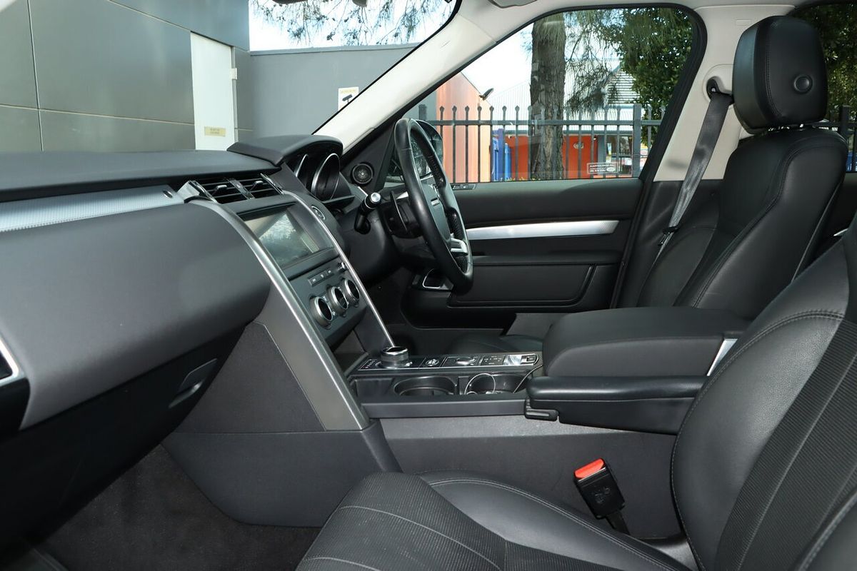 2020 Land Rover Discovery SD6 Landmark Edition Series 5