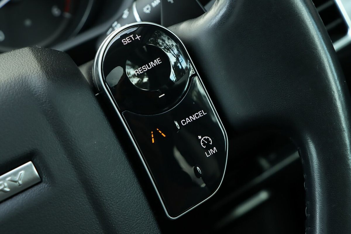 2020 Land Rover Discovery SD6 Landmark Edition Series 5