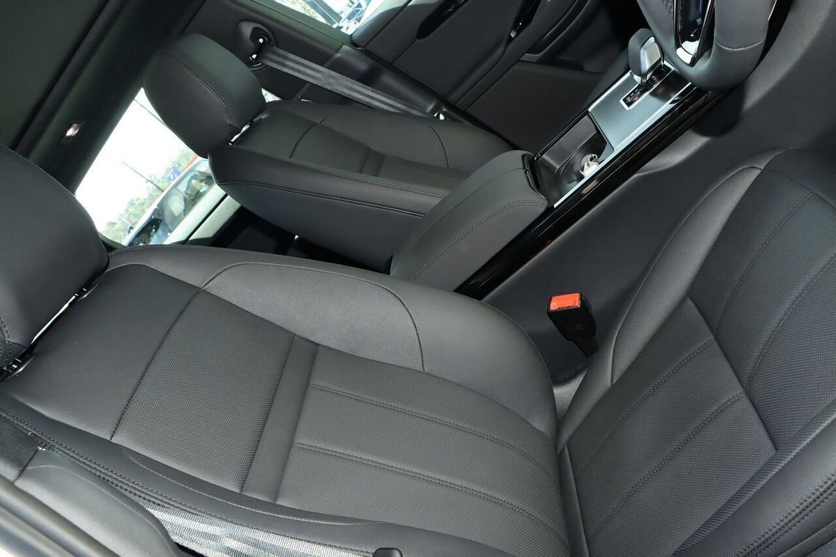 2025 Land Rover Range Rover Evoque P250 Dynamic SE L551