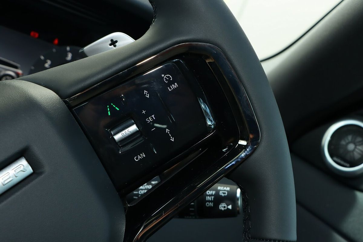 2025 Land Rover Range Rover Evoque P250 Dynamic SE L551