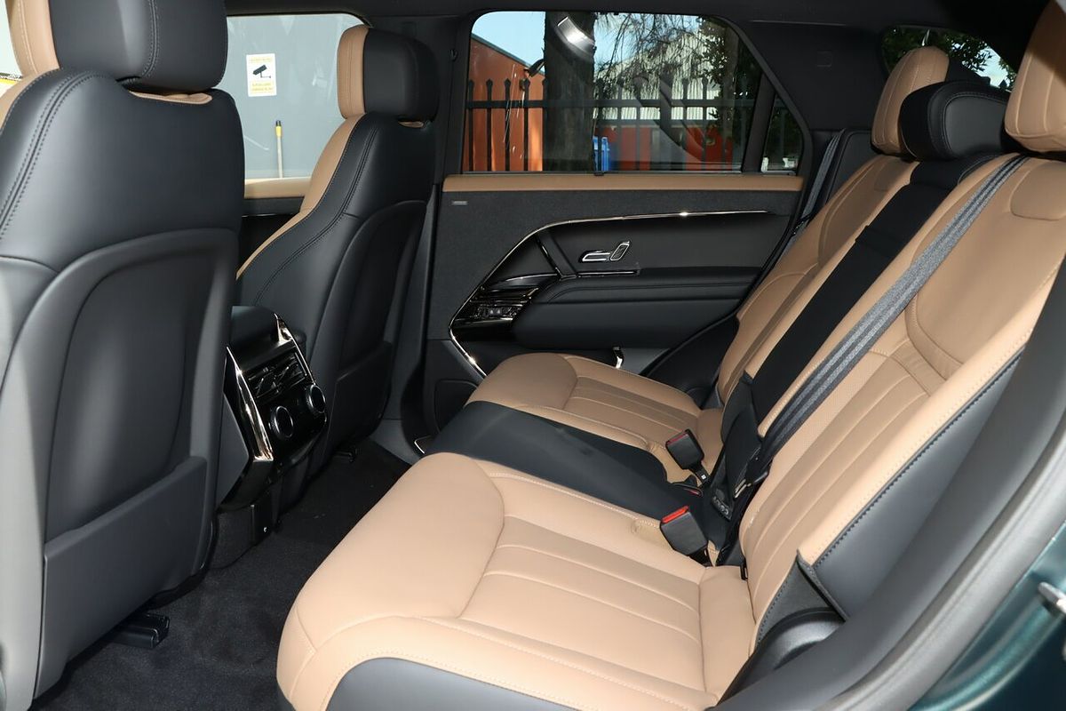 2025 Land Rover Range Rover Sport D350 Dynamic HSE L461