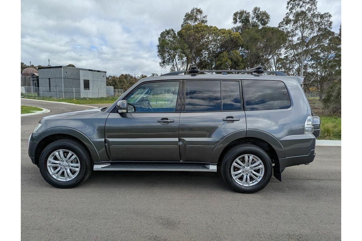 2013 Mitsubishi Pajero VR-X NW
