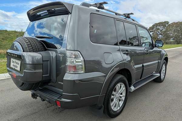 2013 Mitsubishi Pajero VR-X NW