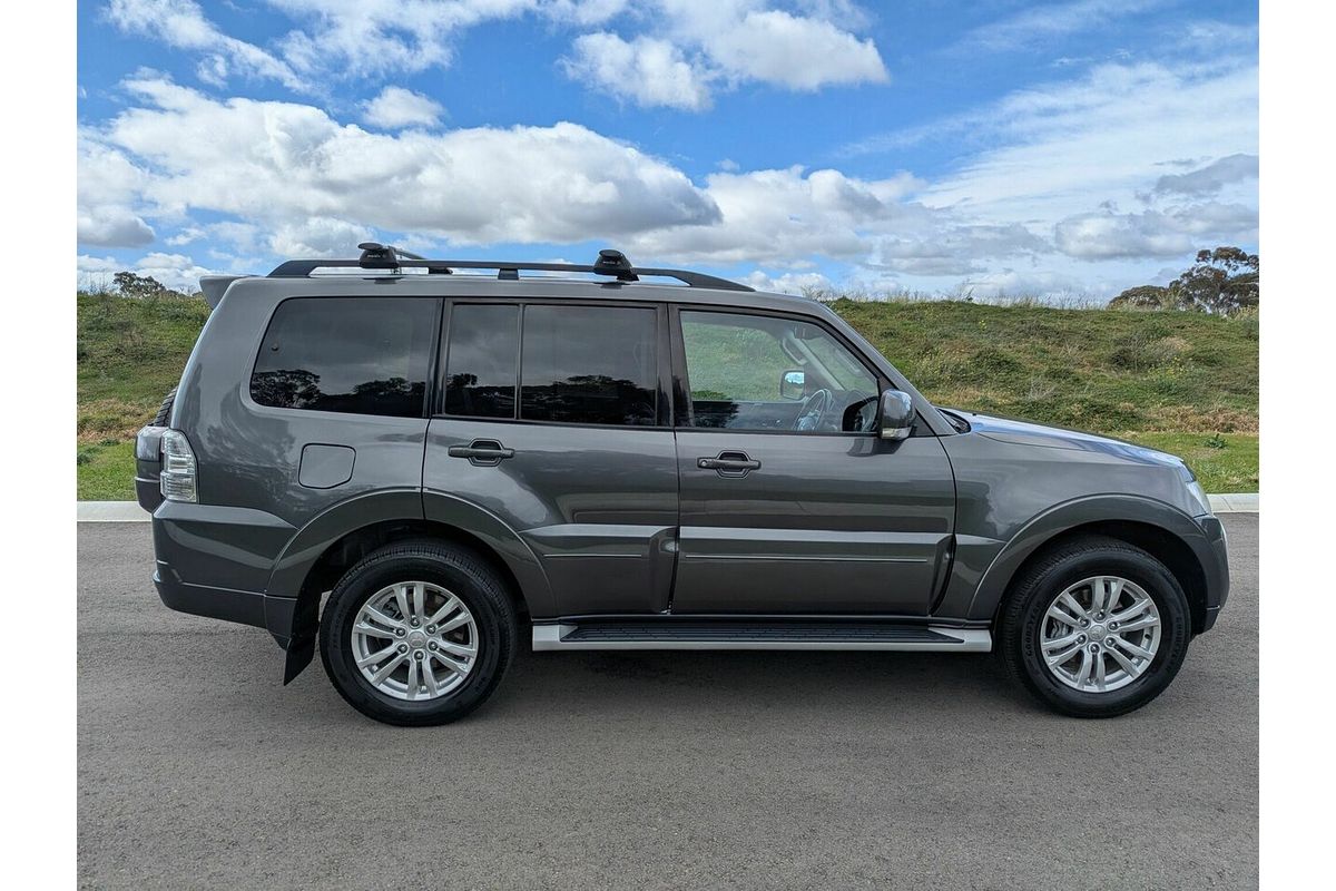2013 Mitsubishi Pajero VR-X NW