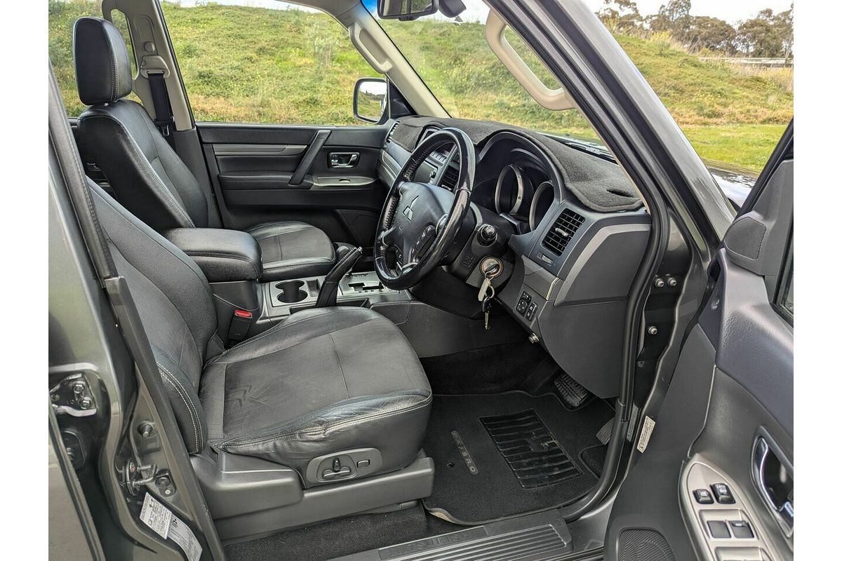 2013 Mitsubishi Pajero VR-X NW