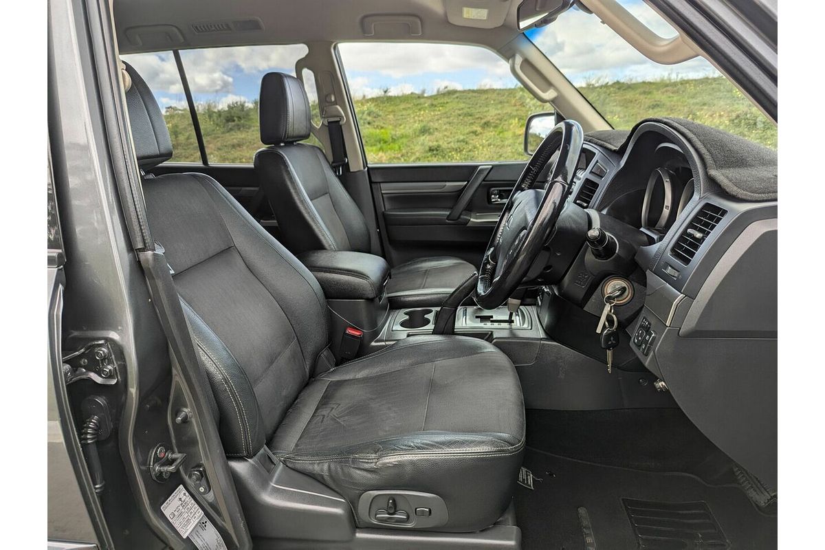 2013 Mitsubishi Pajero VR-X NW