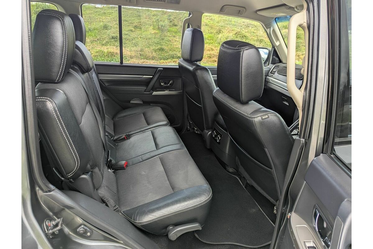 2013 Mitsubishi Pajero VR-X NW