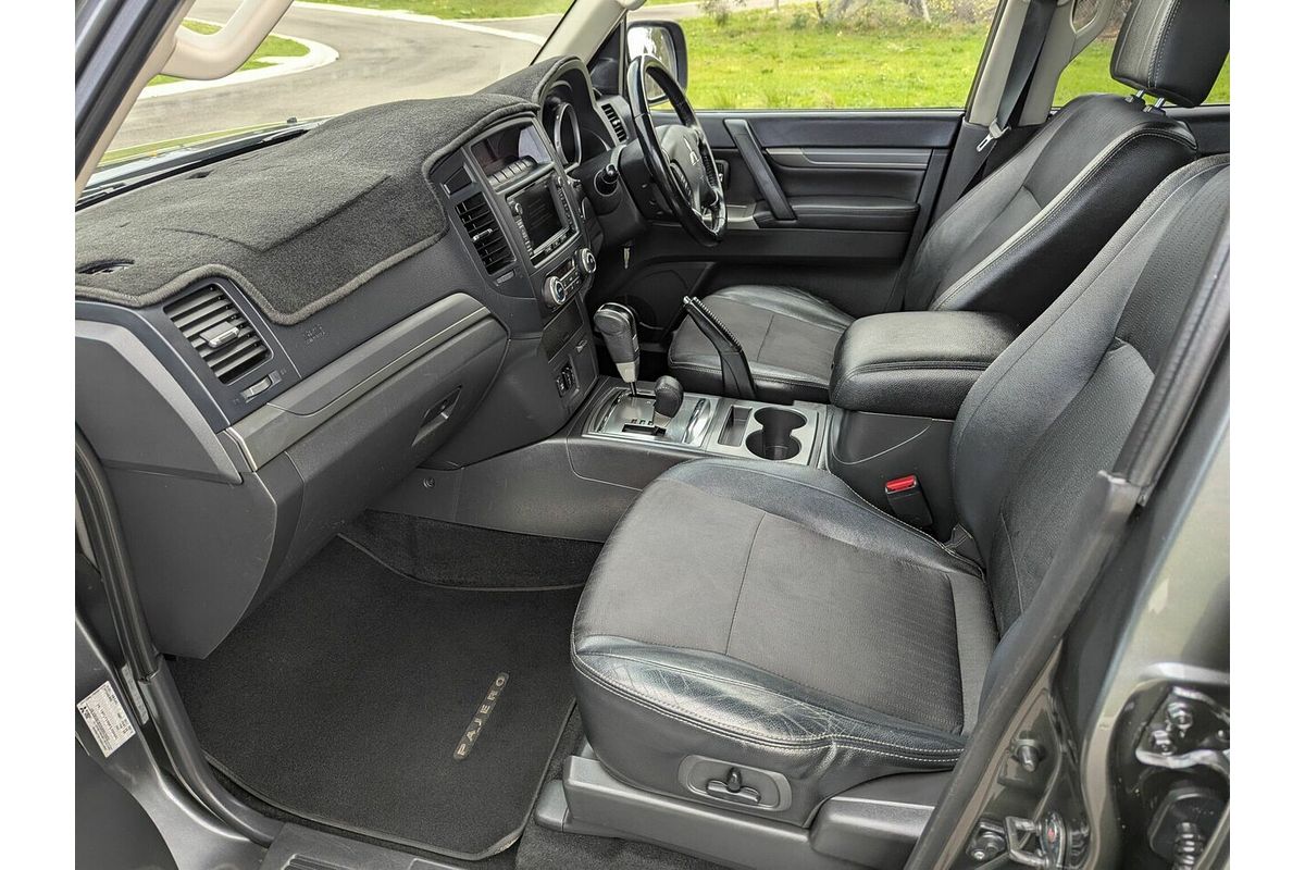 2013 Mitsubishi Pajero VR-X NW