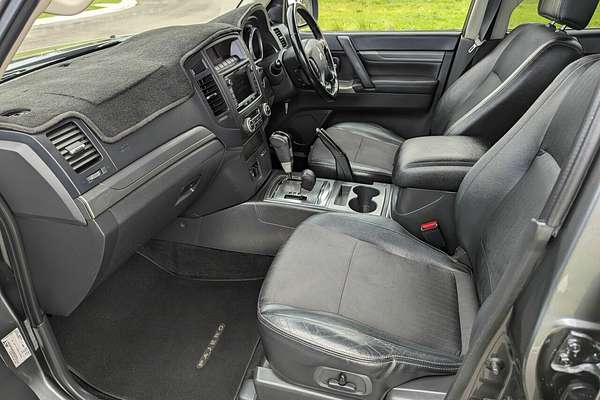 2013 Mitsubishi Pajero VR-X NW