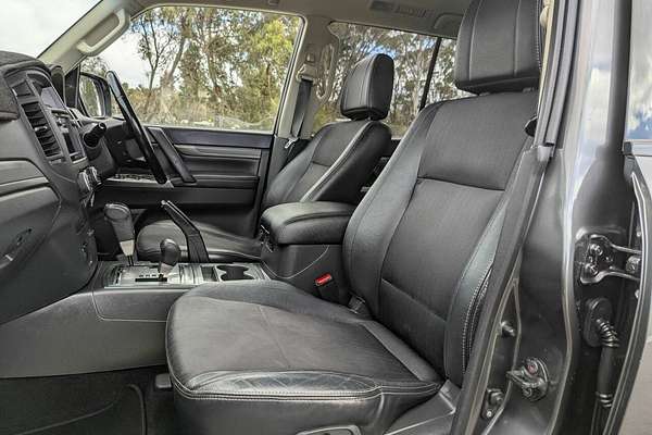 2013 Mitsubishi Pajero VR-X NW