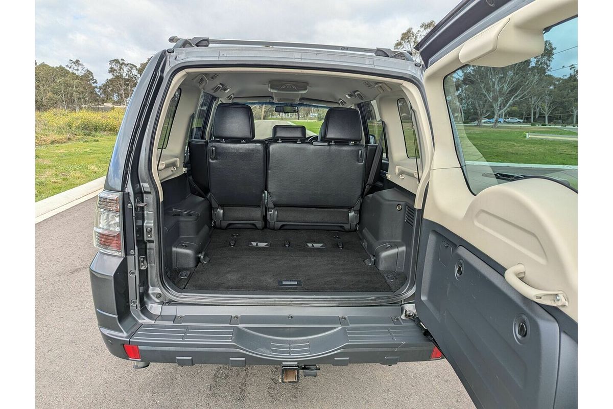 2013 Mitsubishi Pajero VR-X NW
