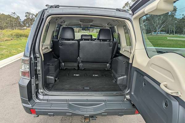 2013 Mitsubishi Pajero VR-X NW