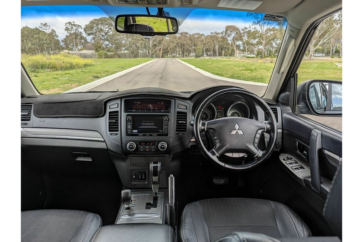 2013 Mitsubishi Pajero VR-X NW