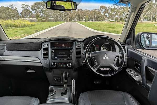 2013 Mitsubishi Pajero VR-X NW