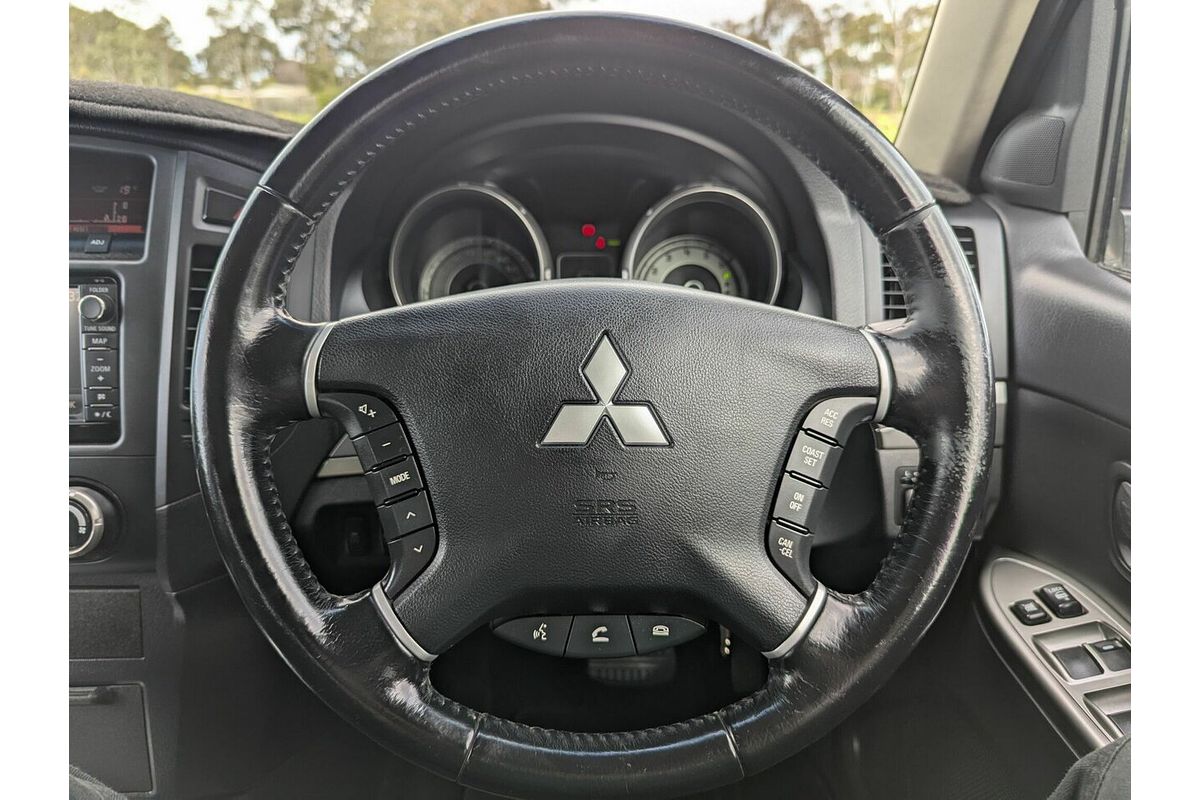 2013 Mitsubishi Pajero VR-X NW
