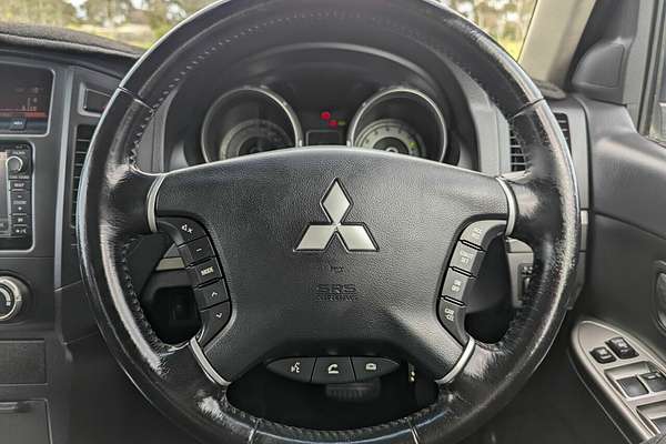 2013 Mitsubishi Pajero VR-X NW