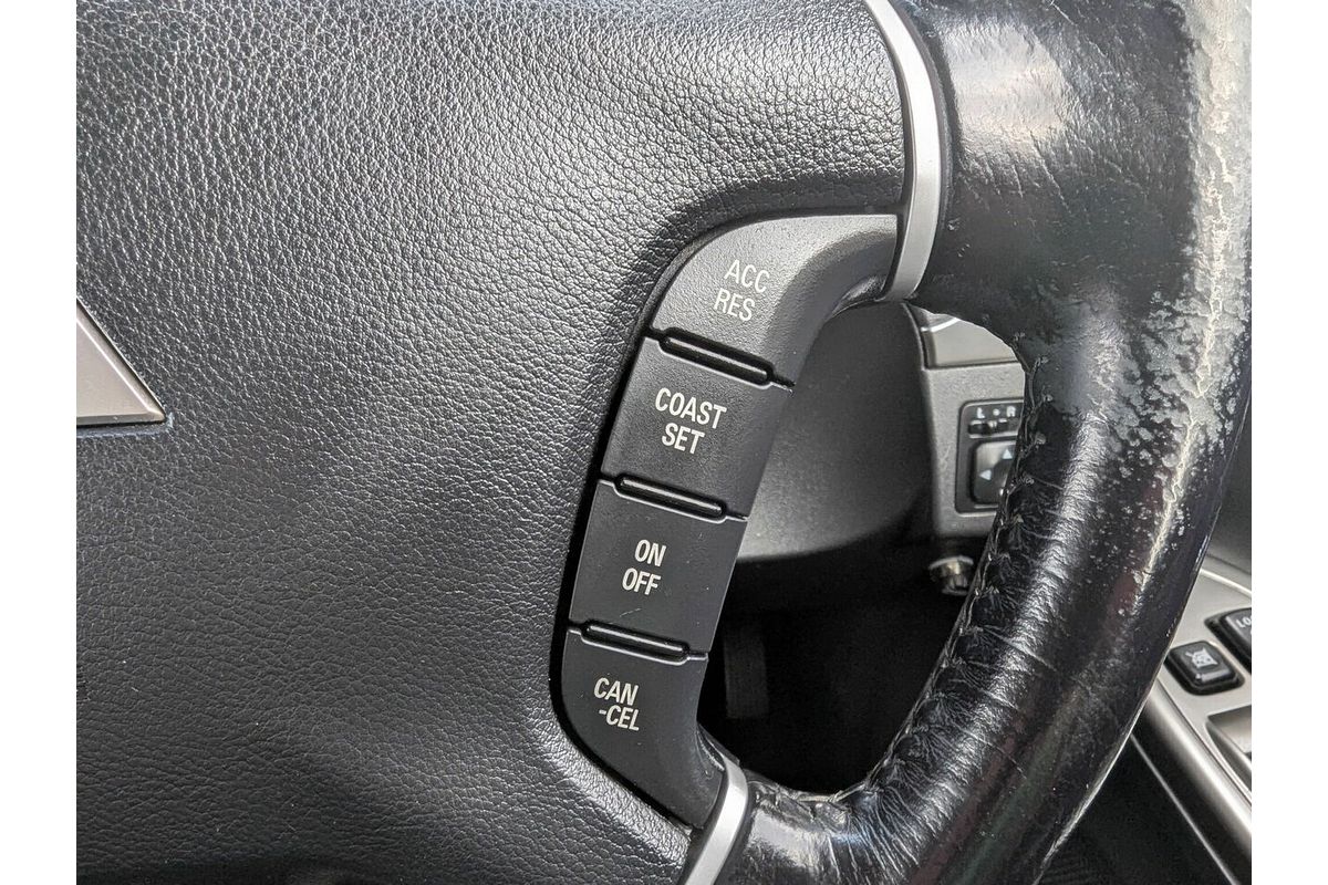 2013 Mitsubishi Pajero VR-X NW