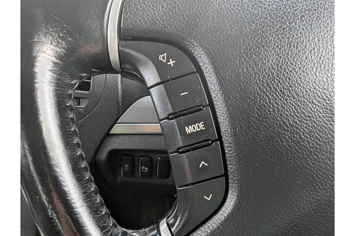 2013 Mitsubishi Pajero VR-X NW