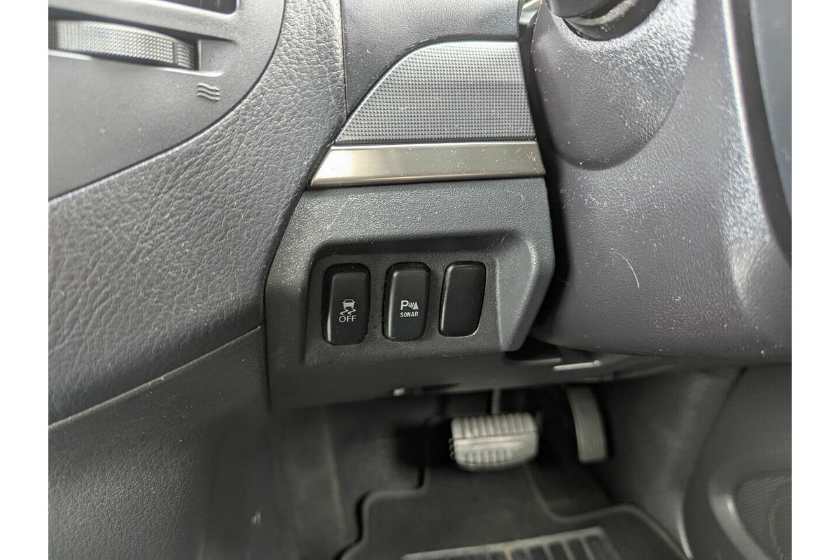 2013 Mitsubishi Pajero VR-X NW