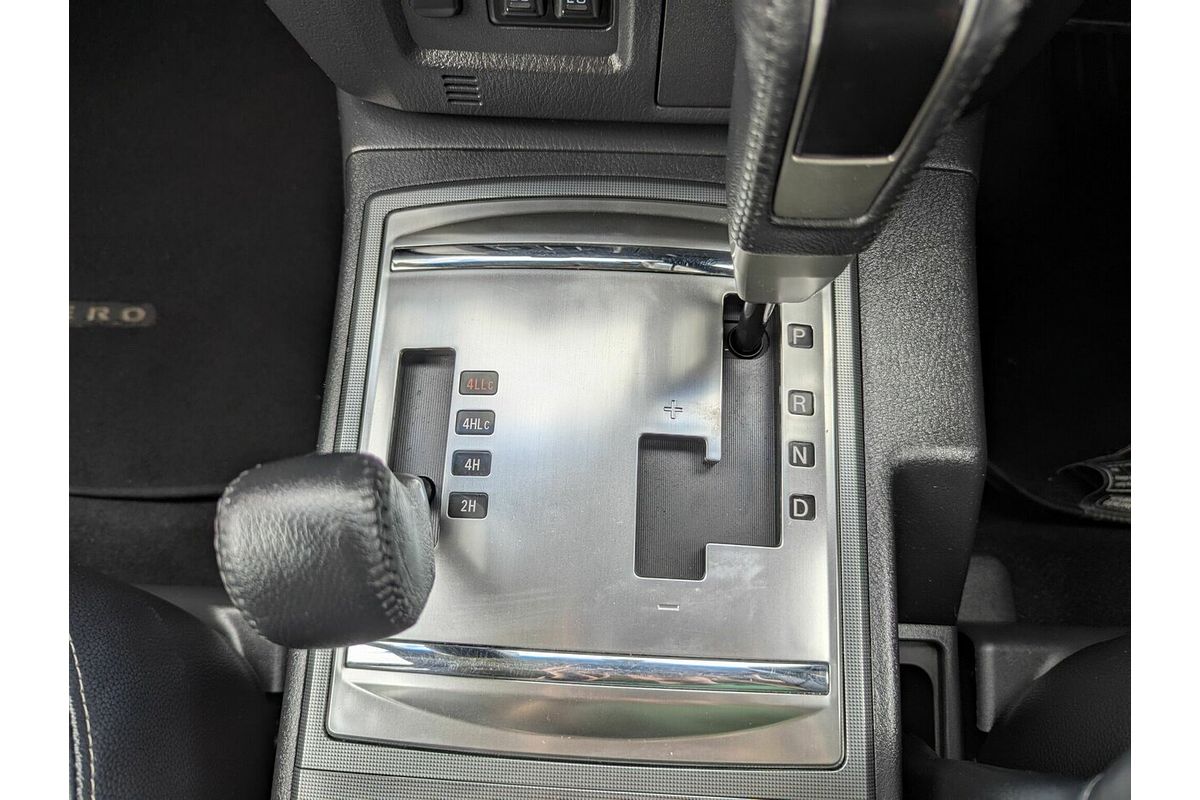 2013 Mitsubishi Pajero VR-X NW