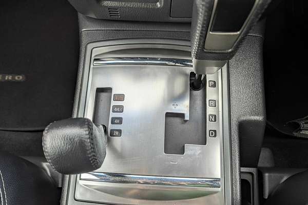 2013 Mitsubishi Pajero VR-X NW