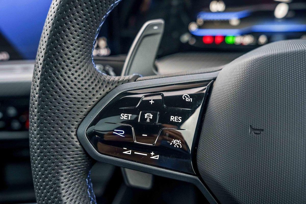 2023 Volkswagen Golf R 8