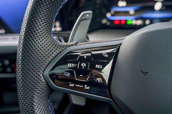 2023 Volkswagen Golf R 8