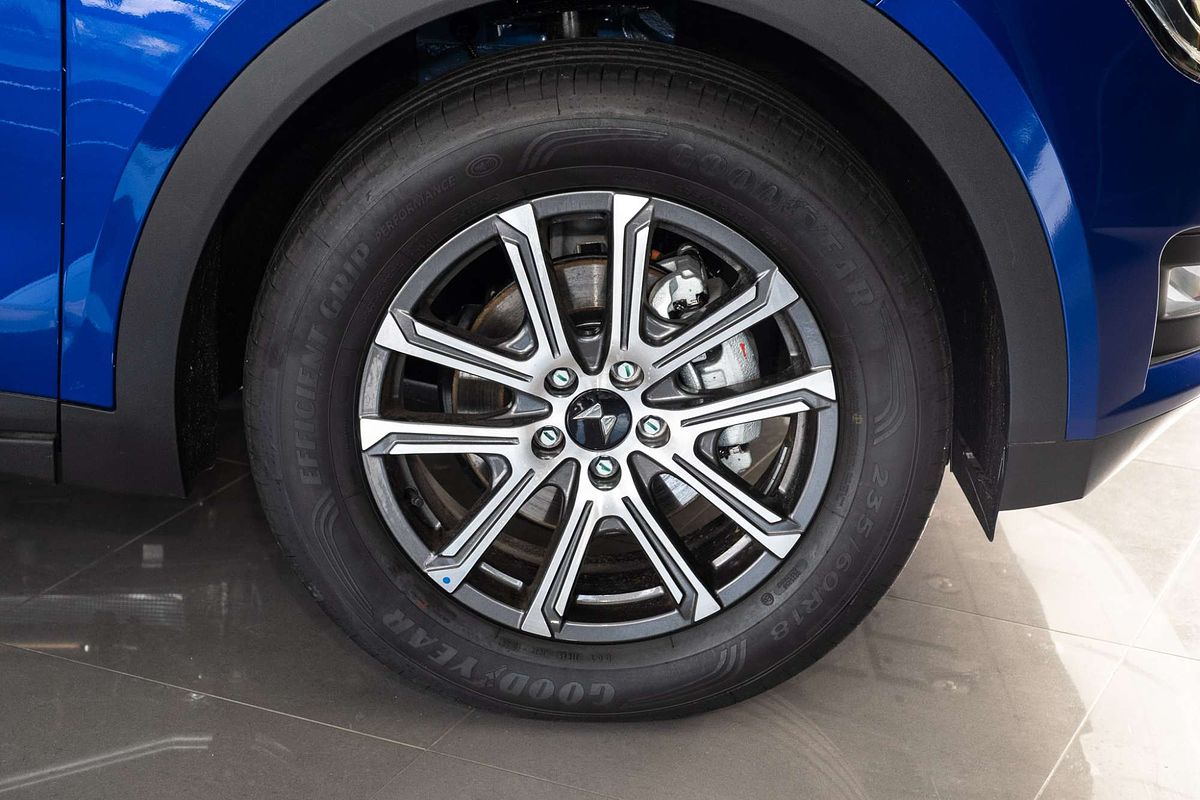 2025 Mahindra XUV700 AX7L