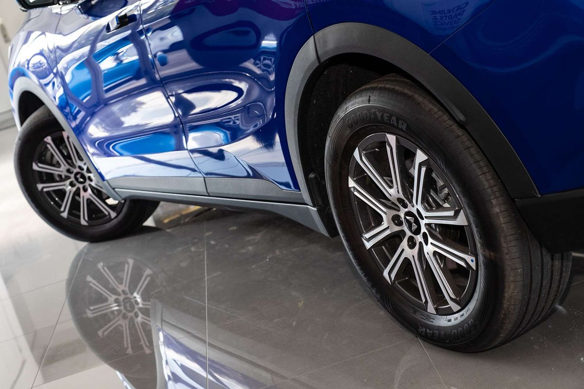 2025 Mahindra XUV700 AX7L