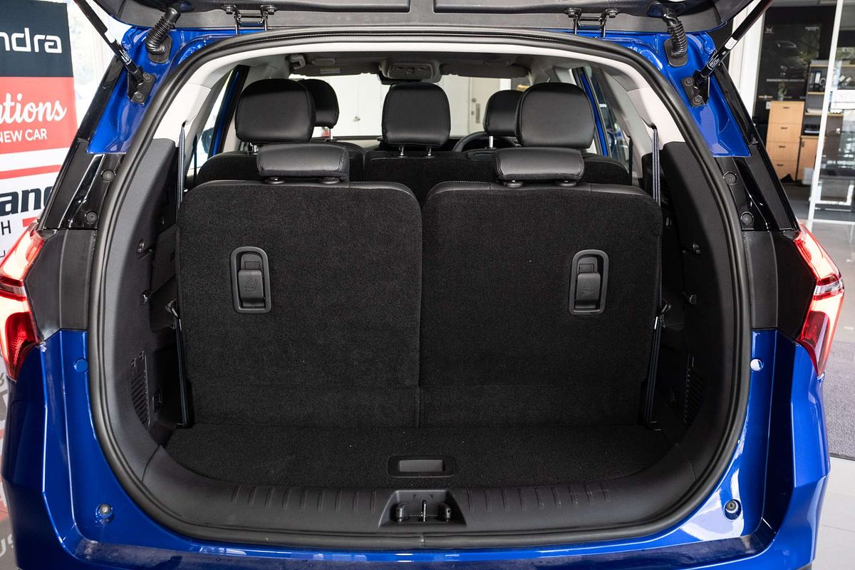 2025 Mahindra XUV700 AX7L