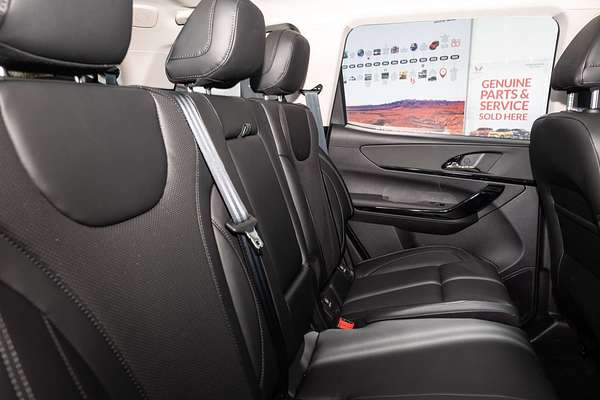 2025 Mahindra XUV700 AX7L
