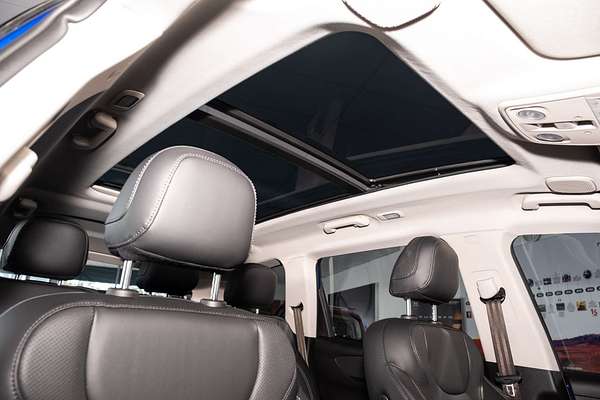 2025 Mahindra XUV700 AX7L