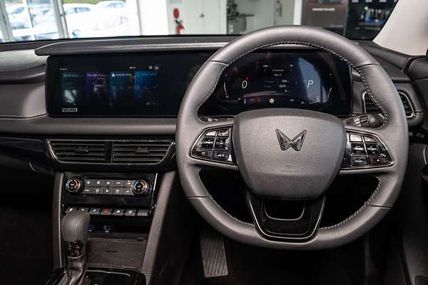 2025 Mahindra XUV700 AX7L