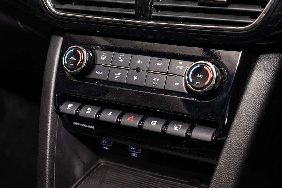2025 Mahindra XUV700 AX7L