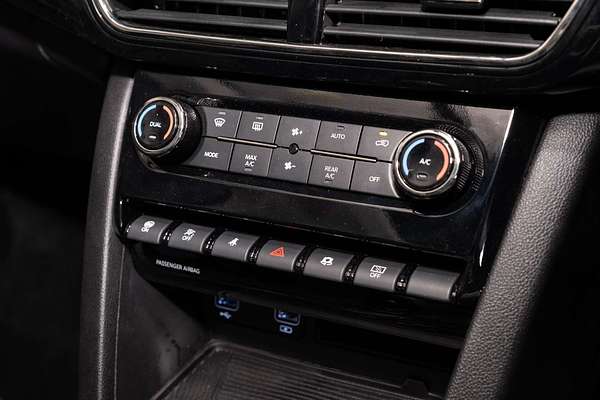 2025 Mahindra XUV700 AX7L