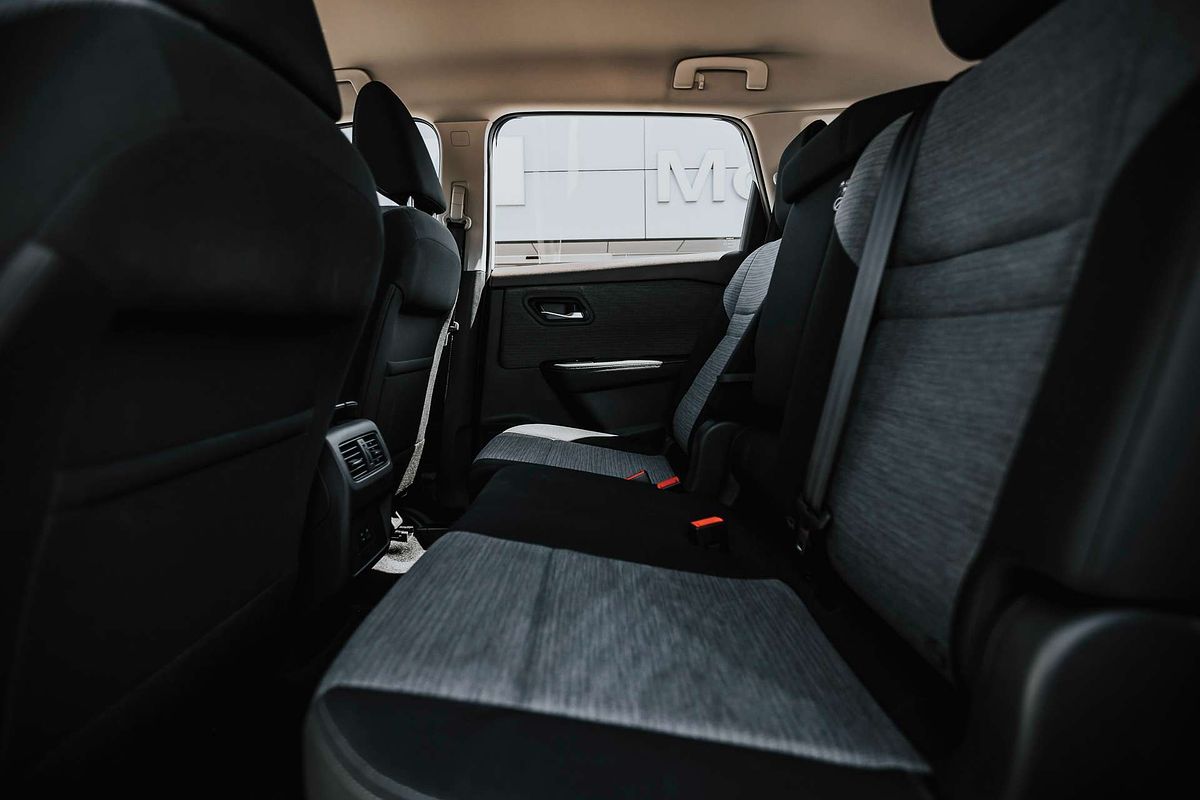 2025 Nissan X-TRAIL ST T33